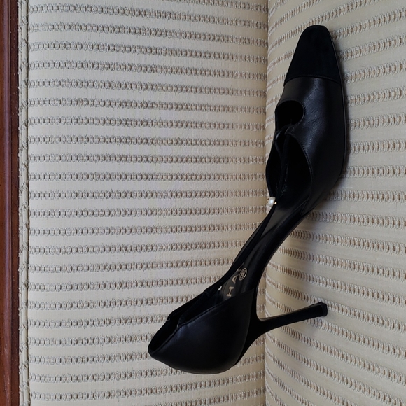 CHANEL CC LOGO FAUX PEARL STRAPS PUMPS - Picture 6 of 11